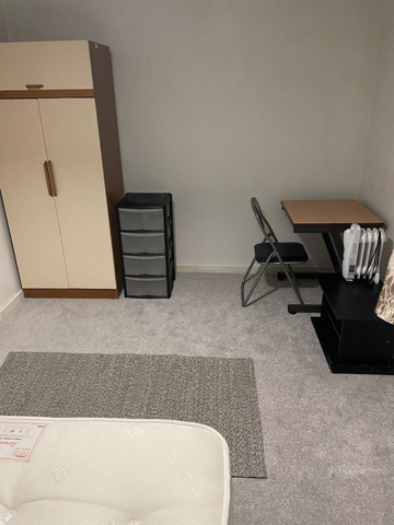 1 bedroom in a flat share to rent - Photo 3