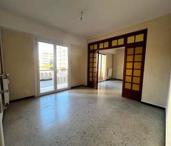 Location Appartement 2 pièces 50m² HYERES 83400 - Photo 1