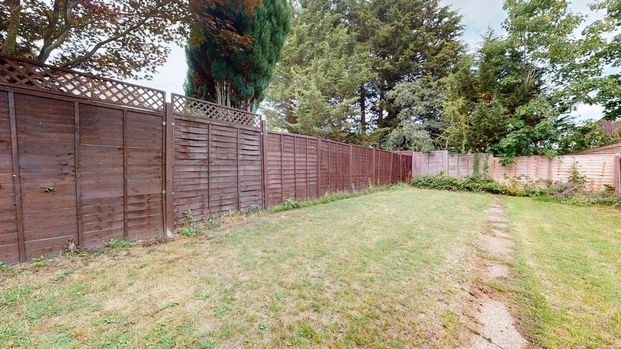 3 bedroom ground floor flat to rent - Photo 1