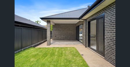 Brand new executive home in exclusive Rosslyn Park - Photo 5