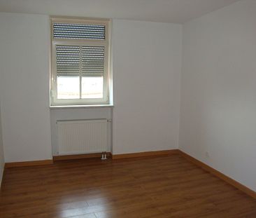 APPARTEMENT - 99 m2 - 4 pièces rue du parc à SARREGUEMINES 57200 - Photo 2