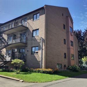 Condo à Louer - Photo 2