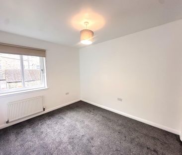 3 bedroom flat to rent - Photo 4