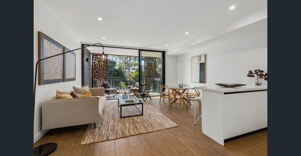 Ultra-Convenient and Luxurious One Bed Apartment in Heart of Lane Cove Village - Photo 1