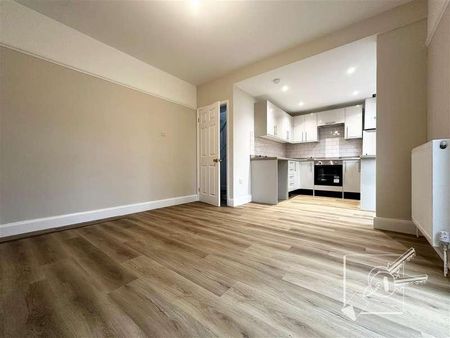 Parrock Avenue, Gravesend, DA12 - Photo 3