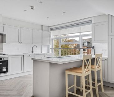 *Includes GAS & ELECTRIC* Spacious and well presented three bedroom... - Photo 6