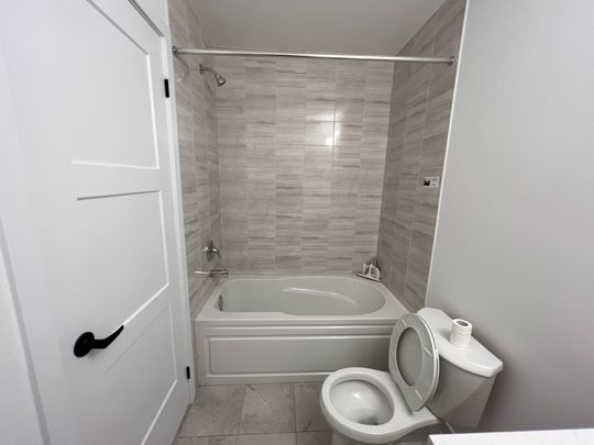 For Lease - 21 Hay Lane, Barrie, Ontario - Photo 1