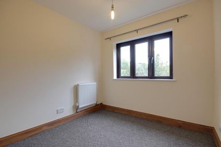 3 bedroom detached bungalow to rent - Photo 3