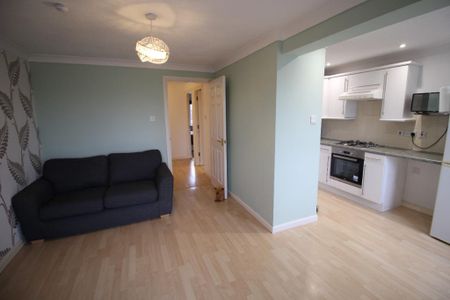 2 bedroom flat to rent - Photo 2