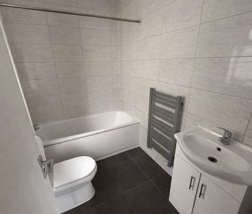 3 bedroom end of terrace house to rent - Photo 2