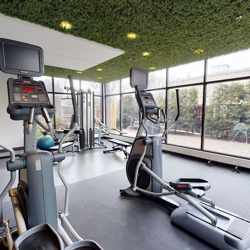 5999 Monkland - Photo 1