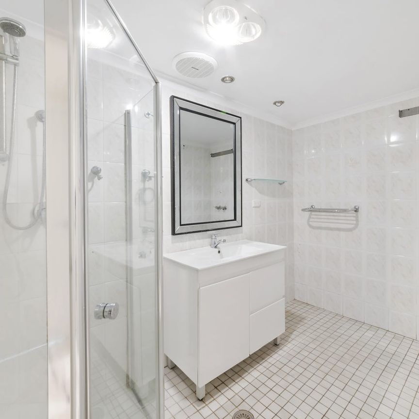 UPDATED 2 BEDROOM UNIT, FRESHLY PAINTED - Photo 1