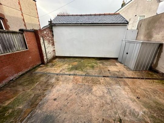 4 bedroom semi-detached house to rent - Photo 1