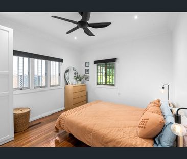 Renovated, quiet Street, Big entertaining deck and yard - Photo 3