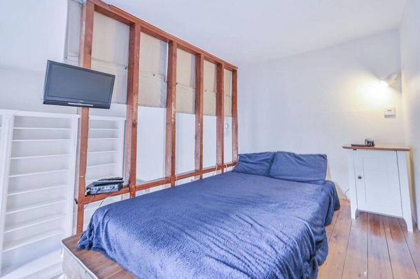 Studio to rent - Photo 1