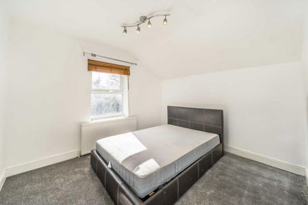 4 bedroom flat to rent - Photo 3