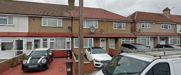 2 Bed Terraced House, Leyburn Road, N18 - Photo 1