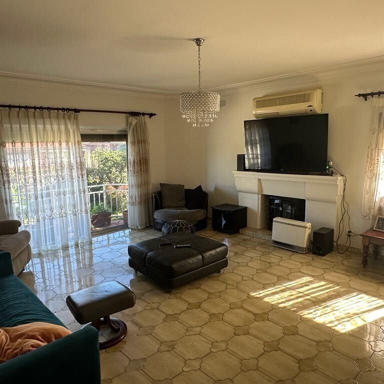 Kingsgrove - Photo 1