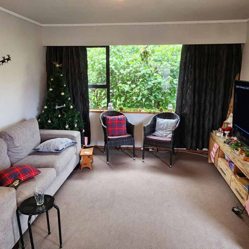 CLOSE TO SCHOOLS! 3 BEDROOMS IN MERRILANDS - Photo 1