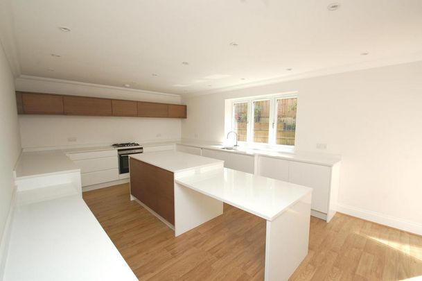 4 bedroom detached house to rent - Photo 1