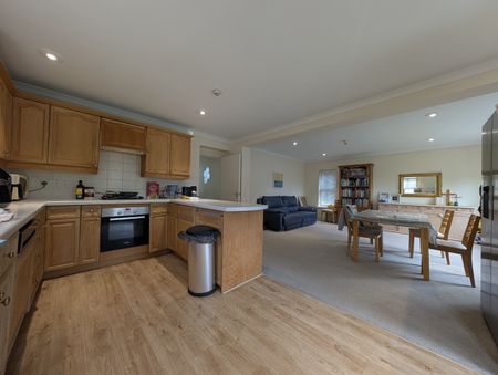 2 Bed Flat, Worple Road, SW19 - Photo 4