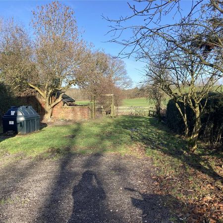 2 bedroom semi-detached house to rent - Photo 3