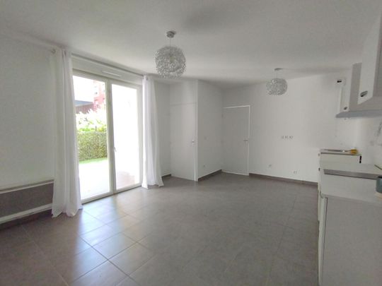 Appartement 2 pièces 38m2 MARSEILLE 3EME 850 euros - Photo 1