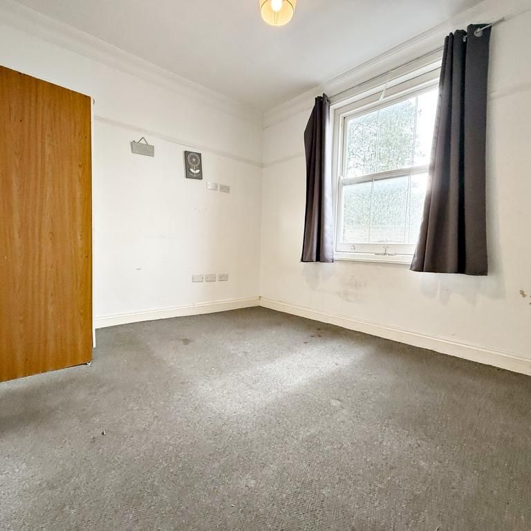 5 bedroom flat to rent - Photo 1