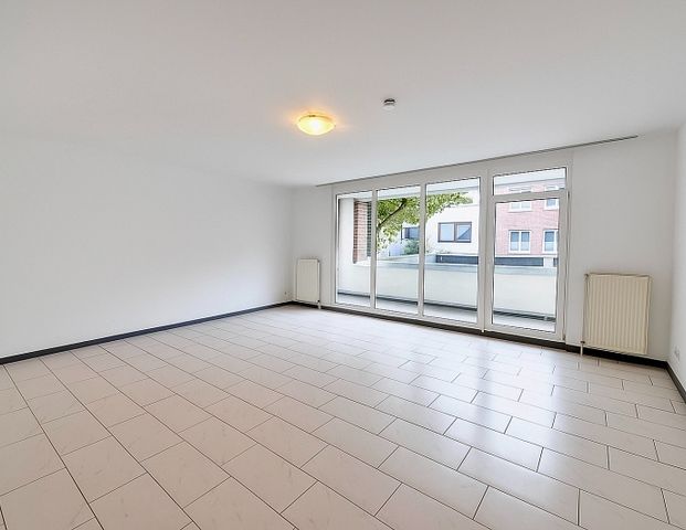 Frisch renovierte 2-Zimmer-Wohnung mit Loggia und Tiefgaragenstellplatz in Neustadt - Photo 1