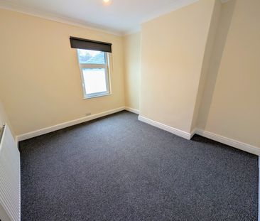 A 3 Bedroom Terraced - Photo 2