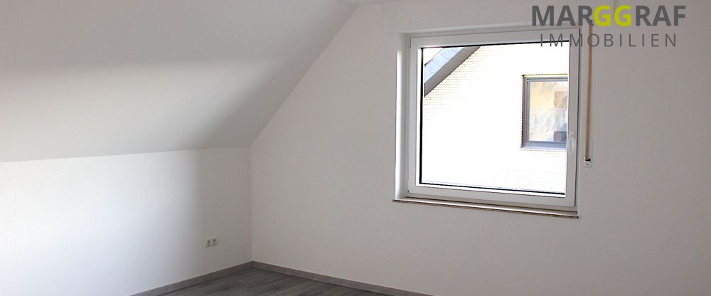 Komplett modernisierte helle Dachgeschosswohnung mit Balkon in guter, ruhiger Si ... - Foto 1