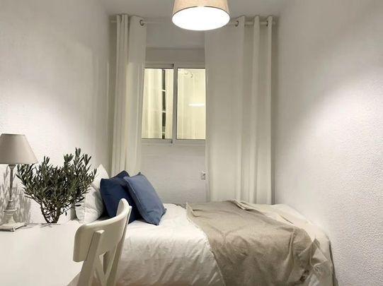 Plaza Pintor Anglada, Valencia, Valencian Community 46022 - Photo 1