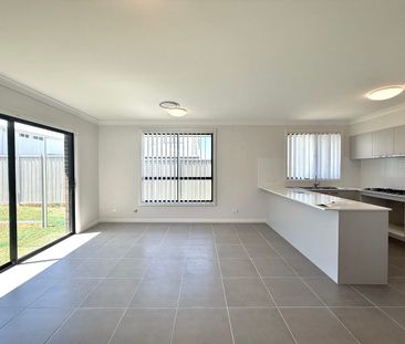 Brand New single Storey 4-Bedroom Family Home with Double Garage - Photo 6