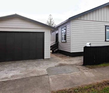 Spacious Home With Large Garage - Photo 2