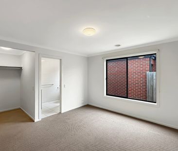 🏡 4-Bedroom House in Wallan - Photo 2