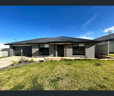 45 Lincoln Parkway, Dubbo, NSW 2830 - Photo 2
