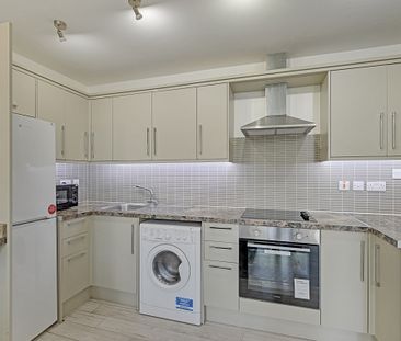 Spacious 3-Bed Ensuite Student Property with Free Parking & Large C... - Photo 6