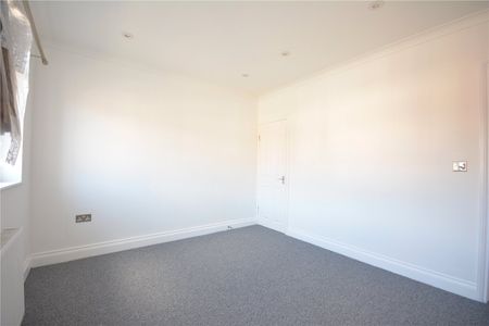 Lower Court Road, Epsom, Surrey, KT19 8SH - Photo 2