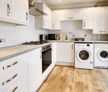 3 bedroom end of terrace house to rent - Photo 2