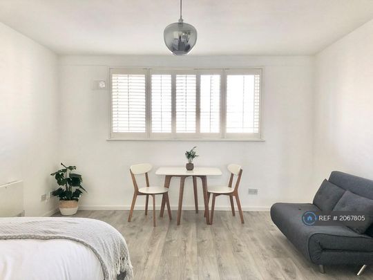 Studio to rent - Photo 1