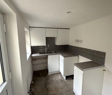 2 bedroom end of terrace house to rent - Photo 3