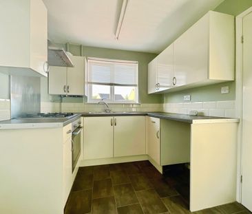 2 bedroom Semi-Detached Bungalow to let - Photo 4