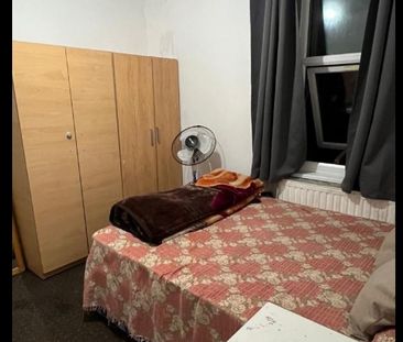 Room in a Shared House, Monega Road, E7 - Photo 4