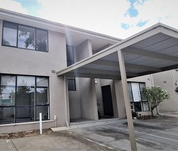 Convenient Location, Relaxed Living – ready to move in! - Photo 2