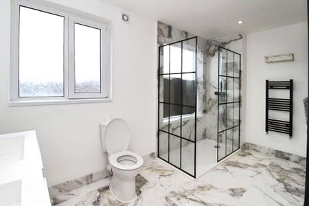 1 bedroom in a house share to rent - Photo 5