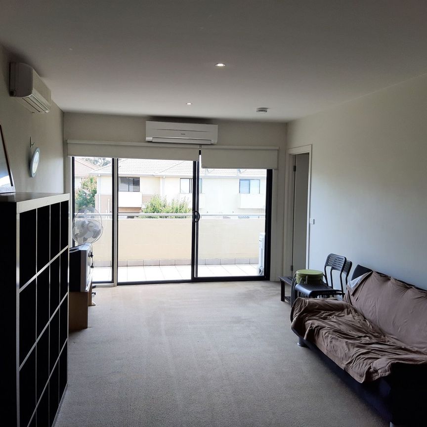 Furnished 2 Bedroom Apartment in the Monash Green Estate - Photo 1