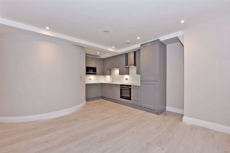An immaculate one-bedroom top floor flat located in the heart of Marlow - Photo 5