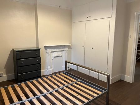 2 Bed Flat, Salusbury Road, NW6 - Photo 2