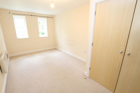 Abingdon Court, Woking - 2 bedrooms Property for lettings - Seymours - Photo 3