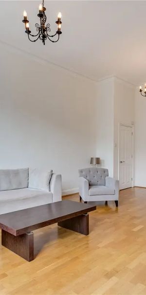 3 bedroom flat in South Kensington - Photo 1